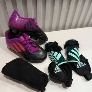 3 Yrs old Roddler Girl 10k us adidas Exterior soccer cleats + shin pad + Socks